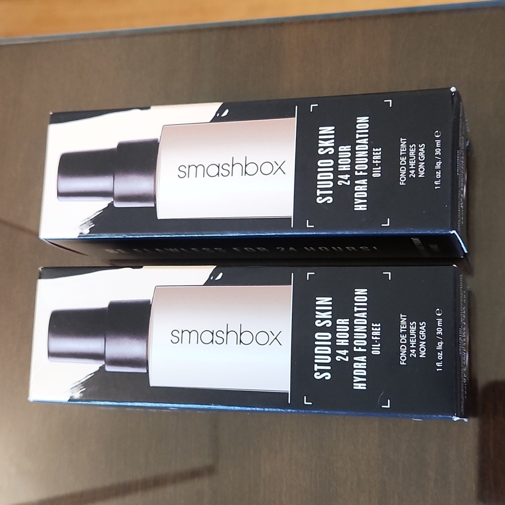 Brand New - Smashbox Studio Skin 24 Hour Hydra Foundation in Very Fair Shade.